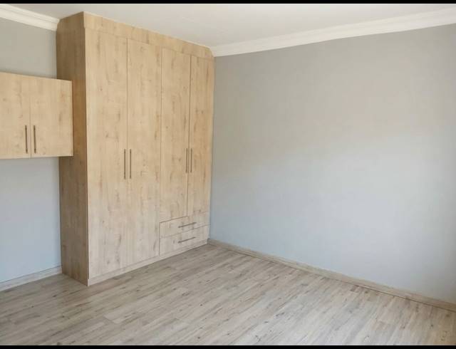 4 BEDROOM FREESTANDING FOR SALE IN HEUWELOORD